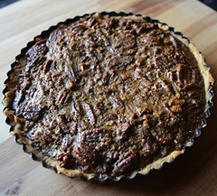 Whole baked tart cooling down Whole baked tart cooling down